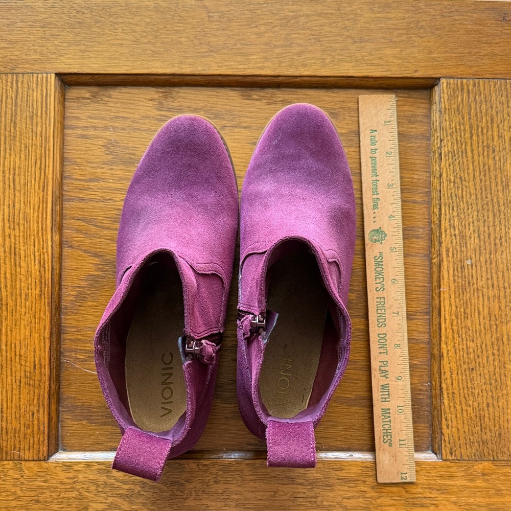 Vionic Plum Suede Chelsea Ankle Boots with Side Zip